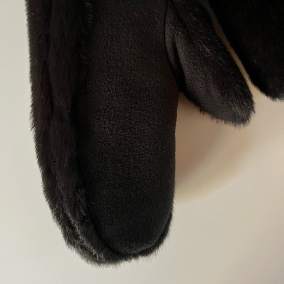 Nike Warm Soft Faux Fur Mitten, New, XS/S, Black - Picture 4 of 8